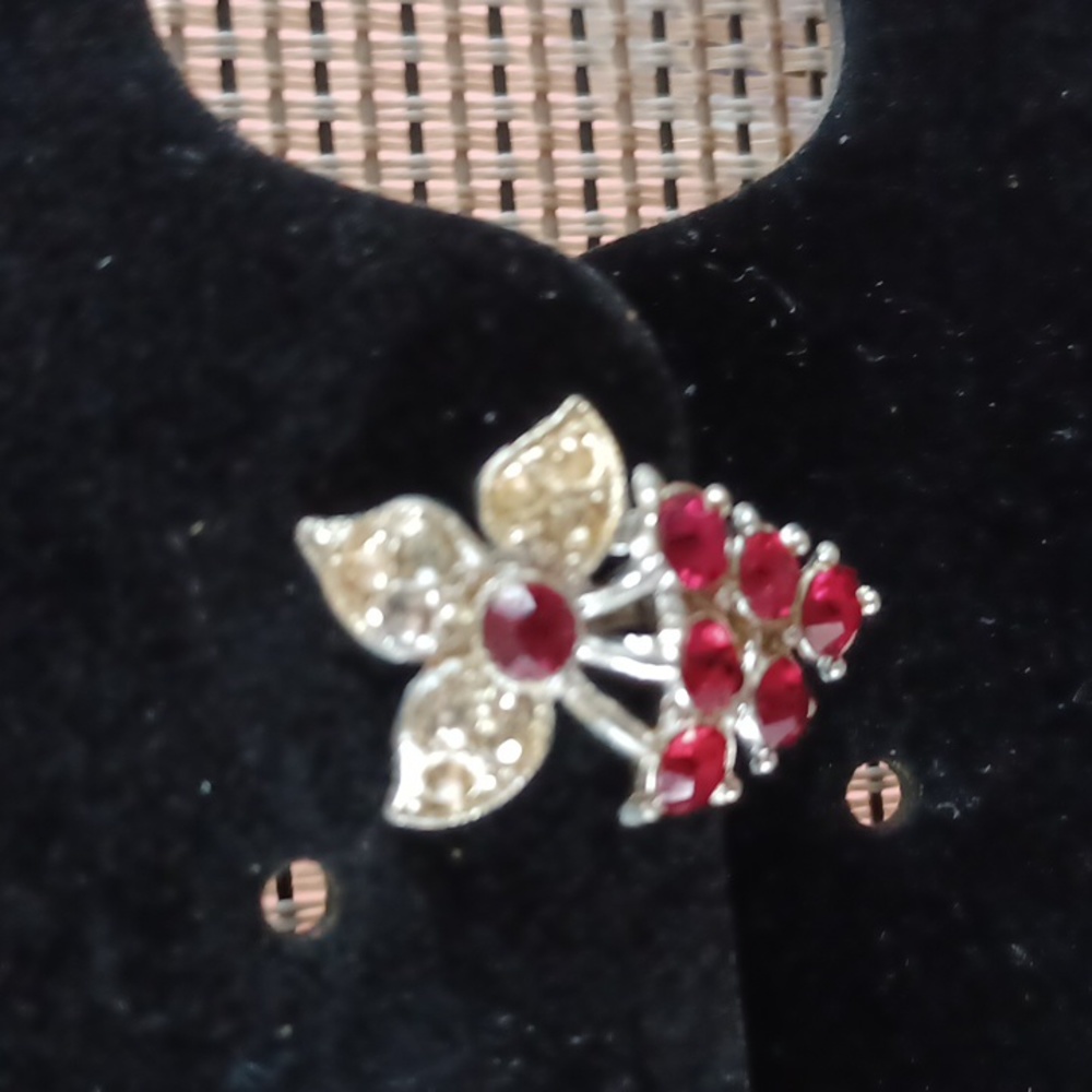 Earings - Picture 2 of 4